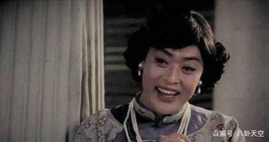 他因《亮剑》爆红,拍戏双目失明自杀两次失败,今女装亮相成视帝