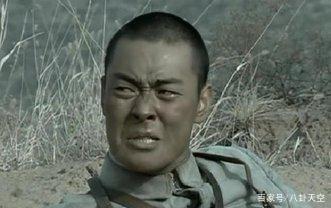 他因《亮剑》爆红,拍戏双目失明自杀两次失败,今女装亮相成视帝