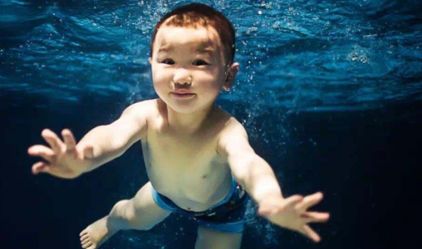 游泳的技巧与方法视频教程,学游泳视频教程初学者 入门技巧憋气图2