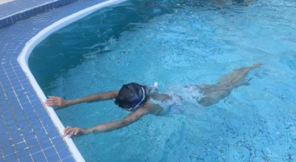 游泳的技巧与方法视频教程,学游泳视频教程初学者 入门技巧憋气图3