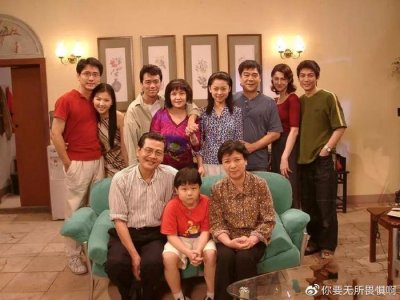 ​广东本土“巨星”康天庥眼光毒辣：戏里娶罗飞雁，戏外美娇妻旺夫