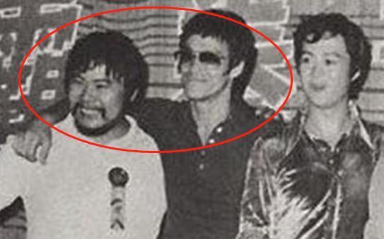 成龙的师父和李小龙是好友，是樊少皇的父亲，今76岁风采不减当年