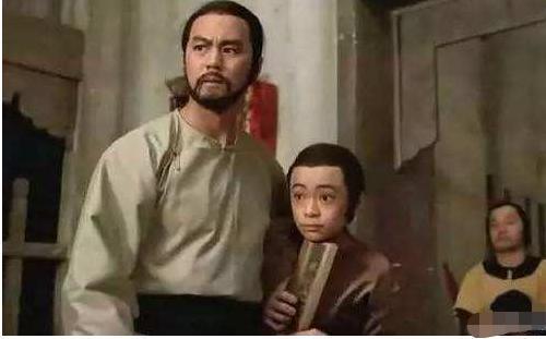 成龙的师父和李小龙是好友，是樊少皇的父亲，今76岁风采不减当年