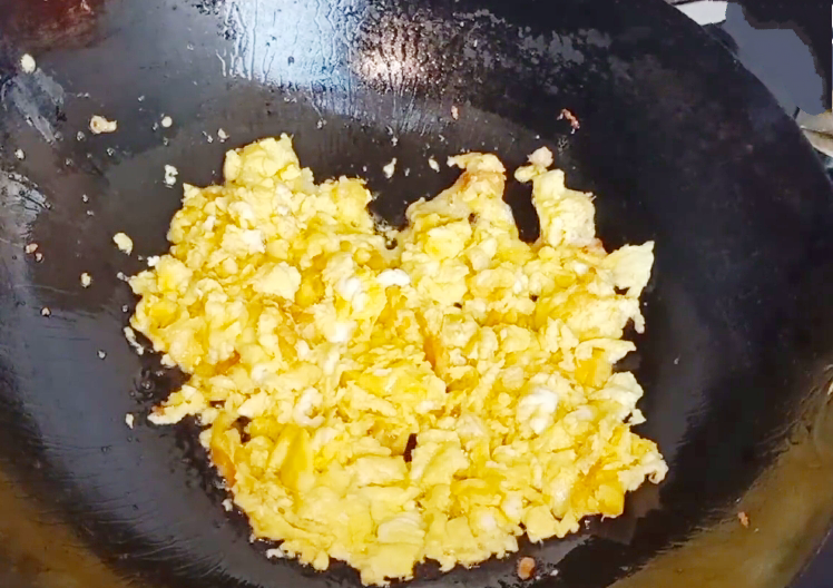 炸鸡蛋酱的做法(鸡蛋酱超美味的做法分享)