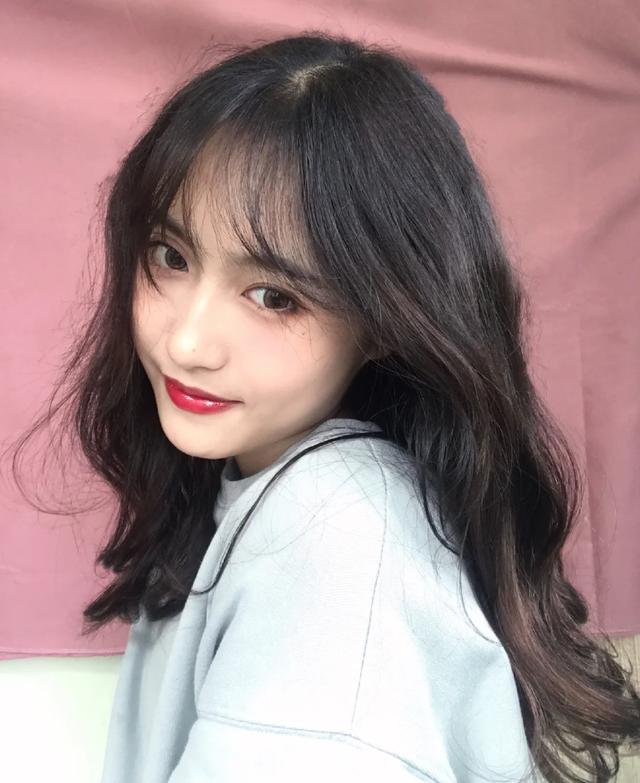 卷发棒教程示范亲手打造完美卷发（卷发棒太伤头发）(1)