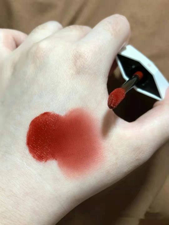 迪奥口红哪个色号好看(推荐1个最显白的迪奥口红色号)