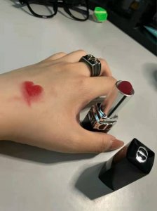 ​迪奥口红哪个色号好看（推荐1个最显白的迪奥口红色号）