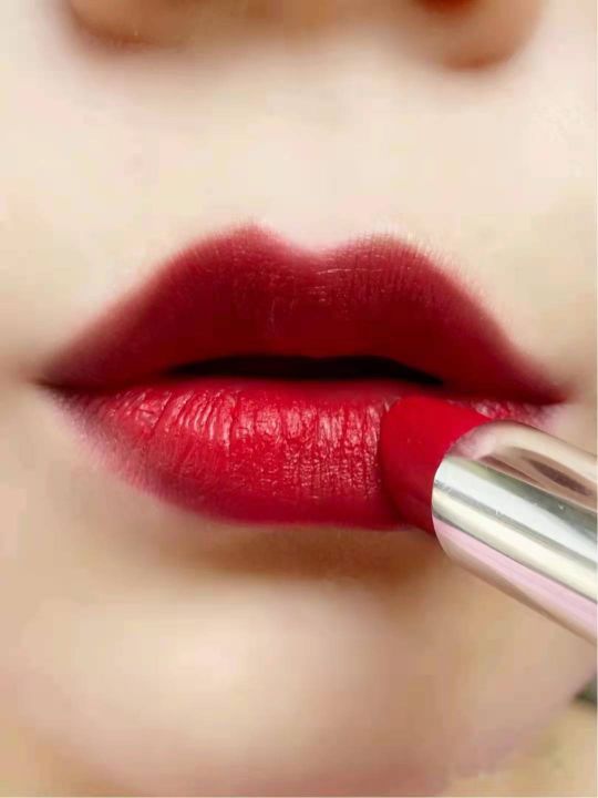 迪奥口红哪个色号好看(推荐1个最显白的迪奥口红色号)