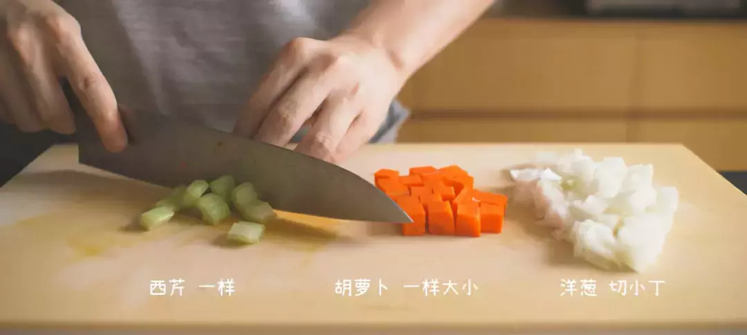 自制牛排酱汁 简单做法（秘制牛排酱汁的制作方法）