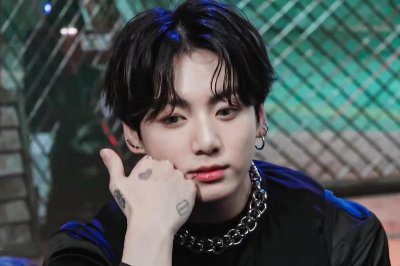 ​颈纹深怎么办（脖子上颈纹深怎么办）