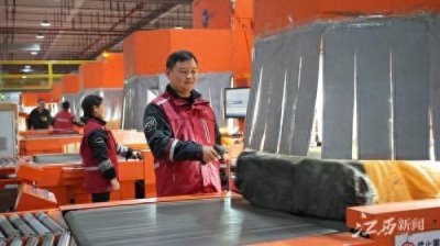 ​横峰：网购高峰 物流提速