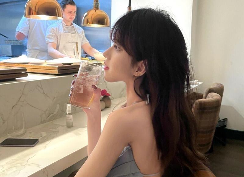 周星驰身家，来看看身家十几亿的周星驰开什么车